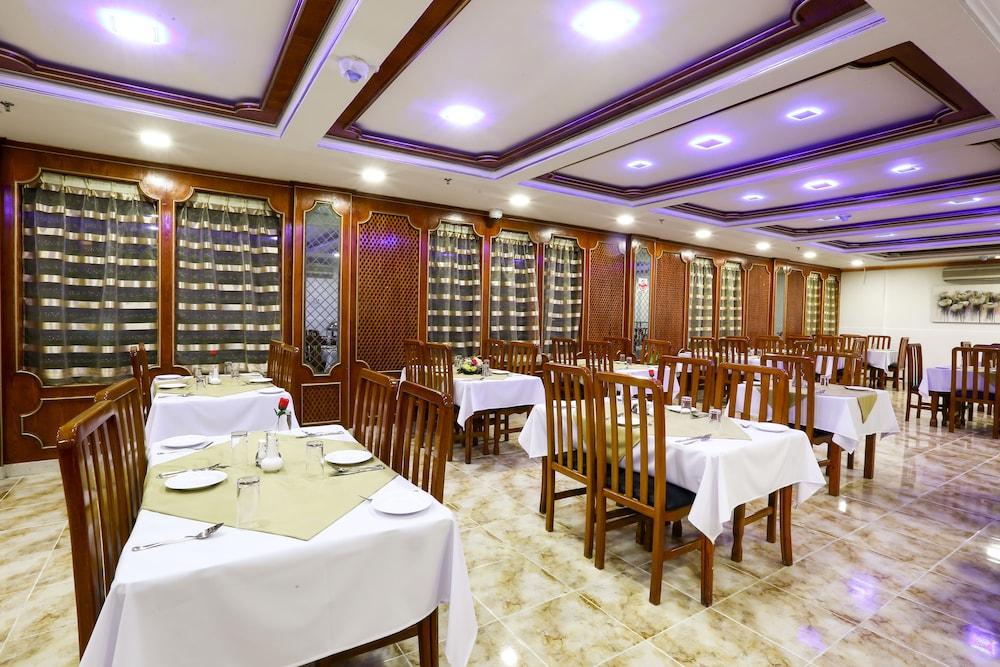 La Villa Suites Hotel Doha Exterior photo